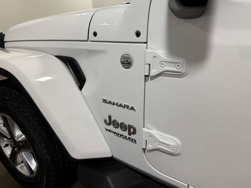 Used 2020 Jeep Wrangler Unlimited Sahara w/ LED Lighting Group AWD/4WD image 52