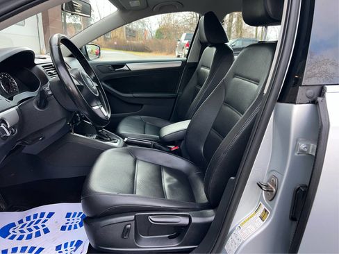 Used 2013 Volkswagen Jetta SE image 9