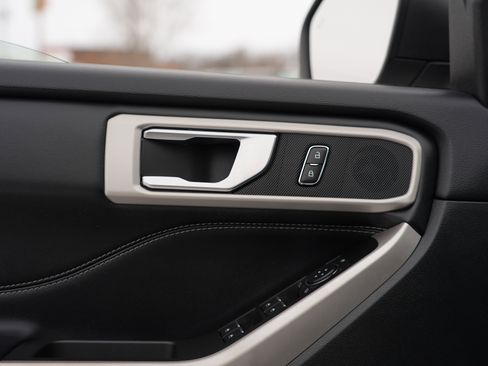 Used 2022 Ford Explorer XLT w/ Equipment Group 202A image 22