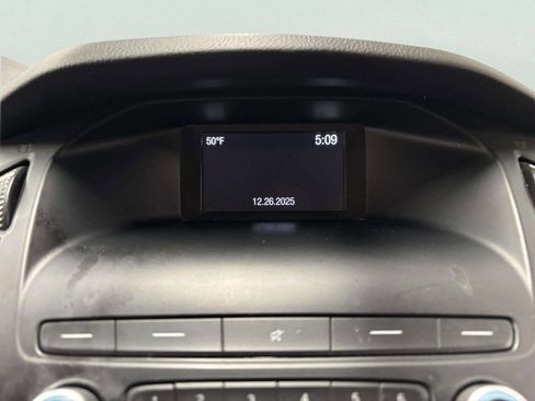 Used 2018 Ford Focus SE w/ SE Appearance Package image 23