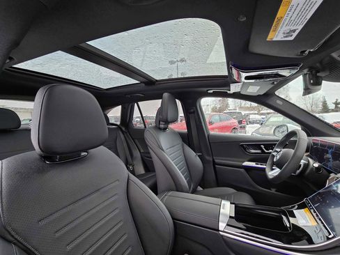 Used 2025 Mercedes-Benz GLC 350e 4MATIC image 15