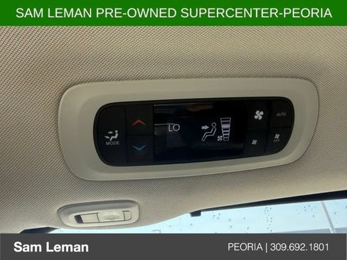 Used 2023 Chrysler Pacifica Limited w/ Uconnect Theater Family Group FWD image 15