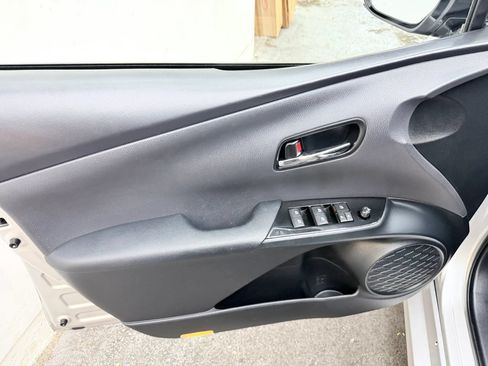 Used 2017 Toyota Prius Four w/ Premium Convenience Package FWD image 8