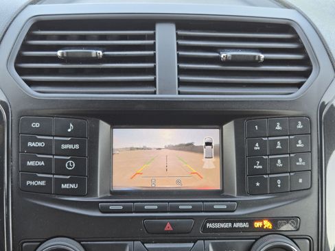 Used 2017 Ford Explorer XLT FWD image 14