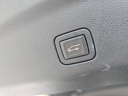 Used 2024 GMC Yukon AT4 w/ AT4 Premium Plus Package AWD/4WD image 14