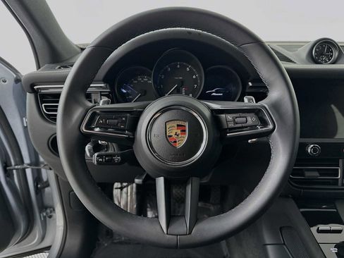 Certified 2025 Porsche Macan image 14