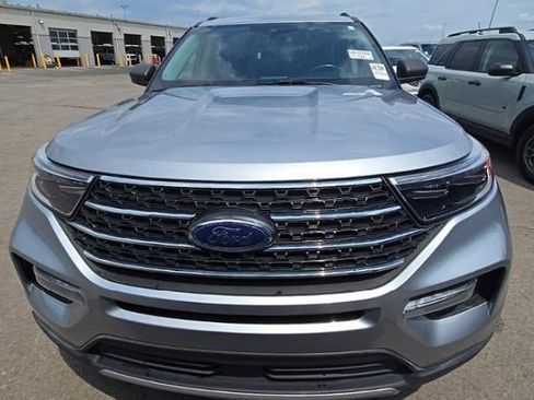 Used 2023 Ford Explorer XLT w/ Equipment Group 202A AWD/4WD image 2