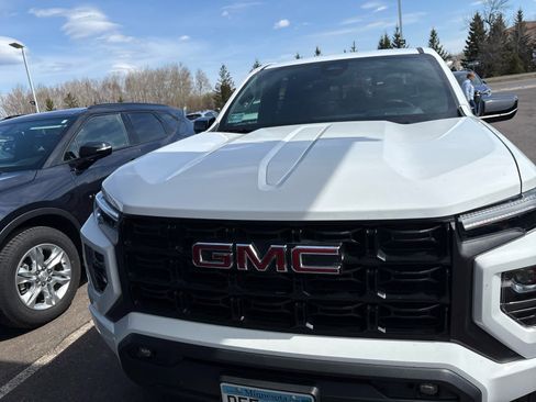 Used 2024 GMC Canyon Elevation w/ Convenience Package AWD/4WD image 3