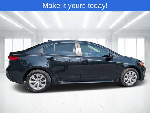 Used 2021 Toyota Corolla LE FWD image 2