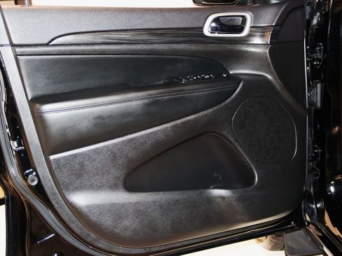 Used 2019 Jeep Grand Cherokee Altitude AWD/4WD image 30