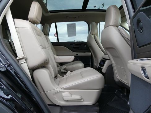 Used 2024 Lincoln Aviator Reserve w/ Equipment Group 201A AWD/4WD image 16