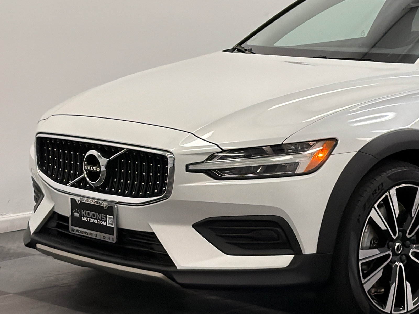 Used 2020 Volvo V60 T5 Cross Country w/ Cross Country Pro Package AWD/4WD image 2