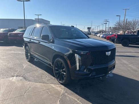 Used 2025 Cadillac Escalade Sport Platinum w/ LPO, ONYX Package image 4