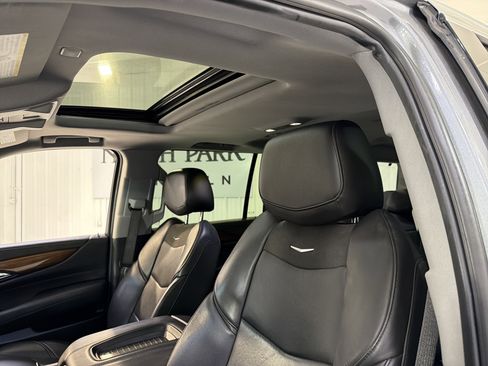 Used 2020 Cadillac Escalade ESV Luxury image 10