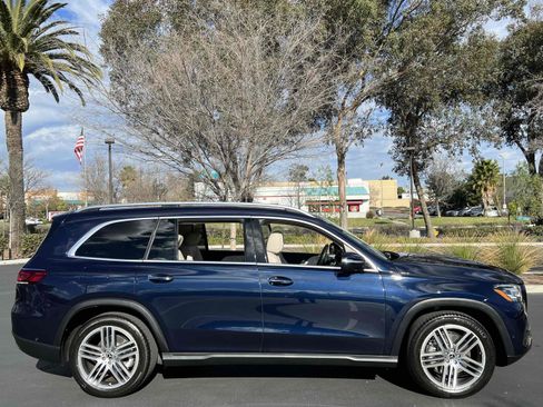 Used 2022 Mercedes-Benz GLS 450 4MATIC SUV - WARMTH & COMFORT image 23