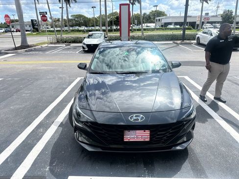 Used 2023 Hyundai Elantra SEL w/ Convenience Package image 3