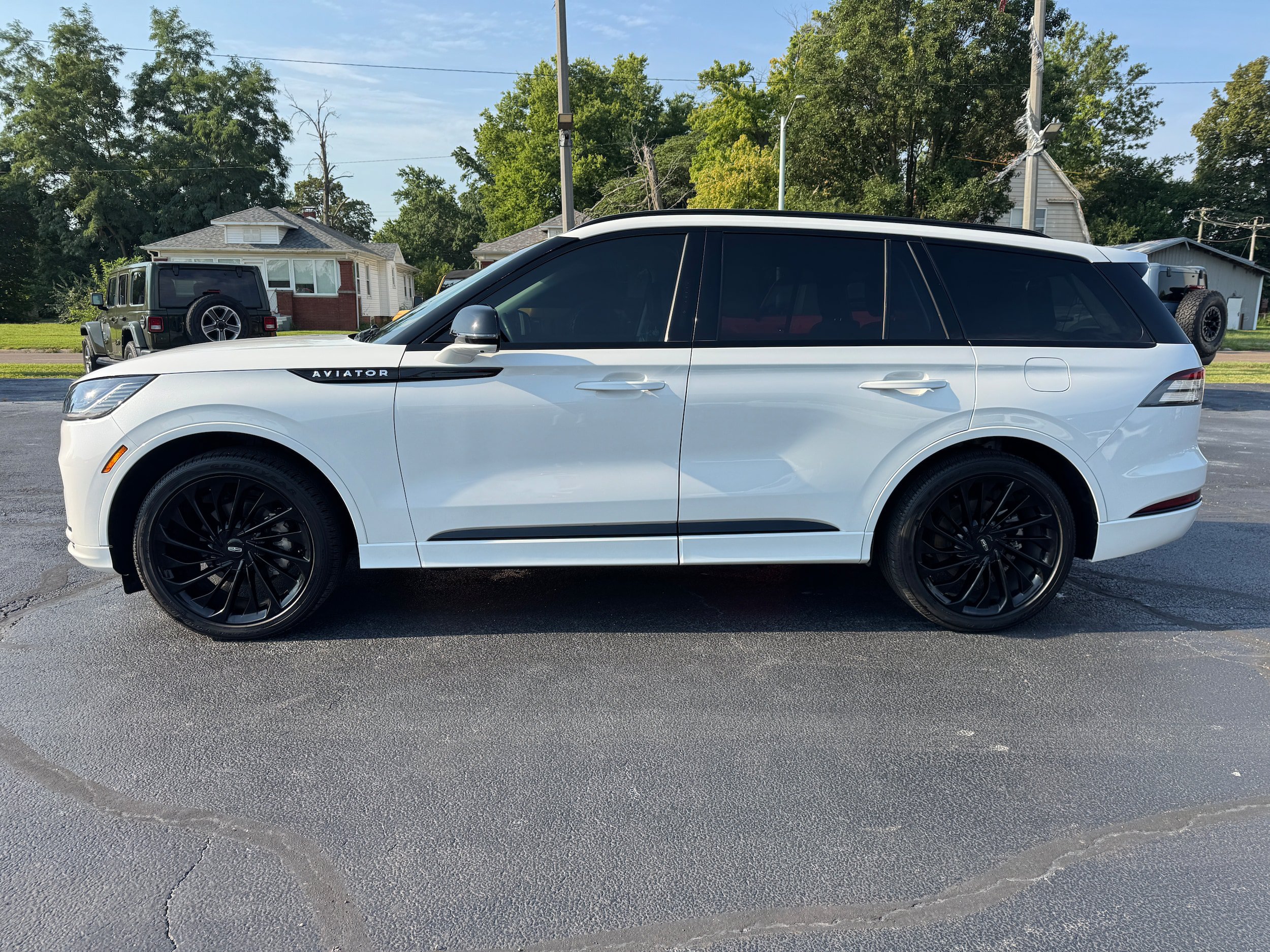 Used 2025 Lincoln Aviator Reserve w/ Luxury Package RWD image 4
