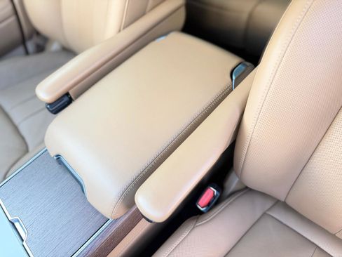 Used 2024 Land Rover Range Rover Long Wheelbase Autobiography image 43