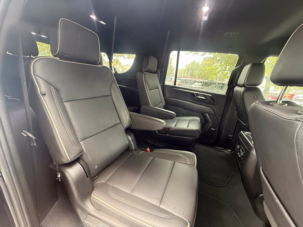 Used 2026 Chevrolet Suburban Premier AWD/4WD image 30