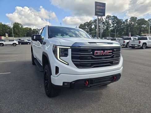 Used 2024 GMC Sierra 1500 AT4 w/ Technology Package AWD/4WD image 3