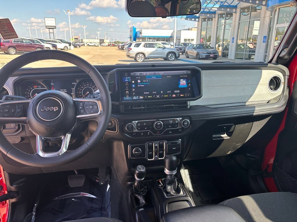 Used 2025 Jeep Wrangler Unlimited Sahara AWD/4WD image 12
