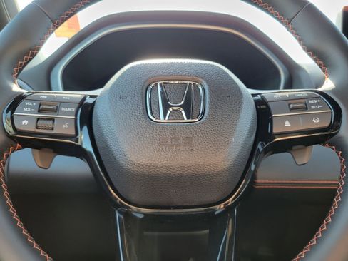 Used 2025 Honda Pilot Sport image 17