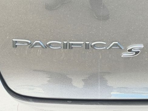 Used 2023 Chrysler Pacifica Touring-L w/ S Appearance Package FWD image 35