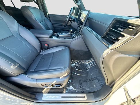 Used 2024 Lexus GX 550 w/ Accessory Package (Z1) image 16