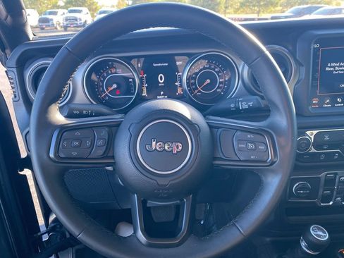 Used 2023 Jeep Gladiator Sport image 14
