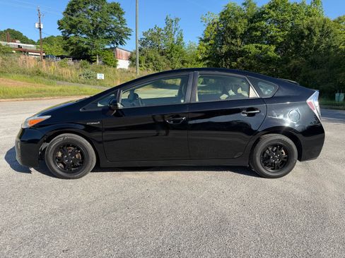 Used 2015 Toyota Prius Two image 2