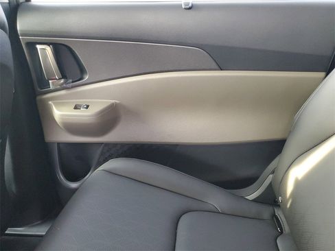 New 2026 Kia Carnival EX image 23