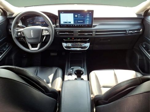 Used 2023 Lincoln Corsair AWD image 18