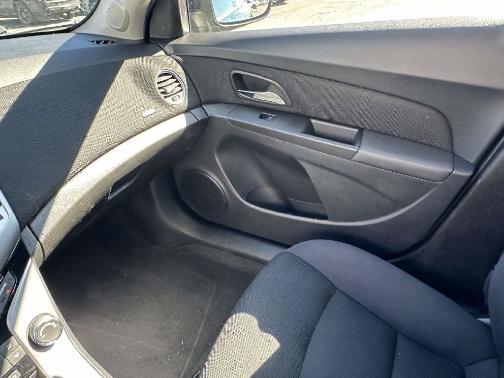 Used 2014 Chevrolet Cruze LT FWD image 31