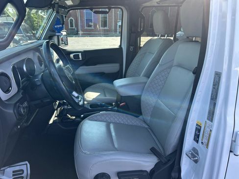 Used 2021 Jeep Wrangler Unlimited Sahara AWD/4WD image 10