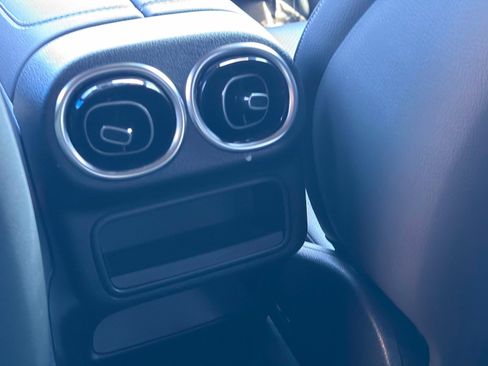 Used 2025 Mercedes-Benz GLC 300 image 33