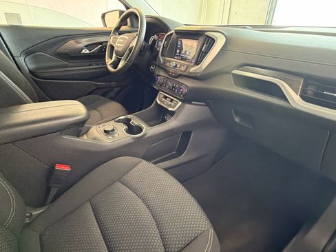 Used 2024 GMC Terrain SLE w/ Driver Convenience Package FWD image 26