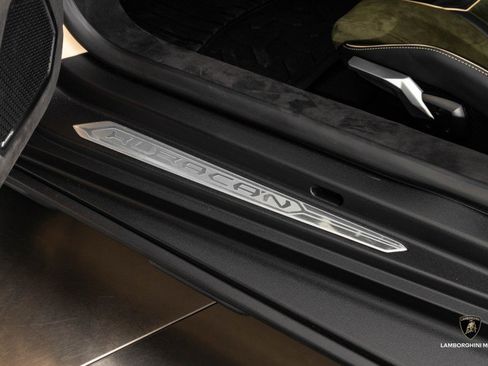 Used 2024 Lamborghini Huracan Sterrato image 39