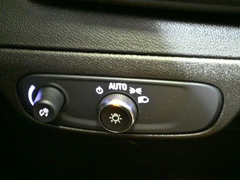 Used 2022 Chevrolet Bolt EUV LT w/ Comfort Package image 39