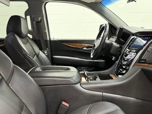 Used 2017 Cadillac Escalade Premium Luxury w/ LPO, Radiant Package image 32