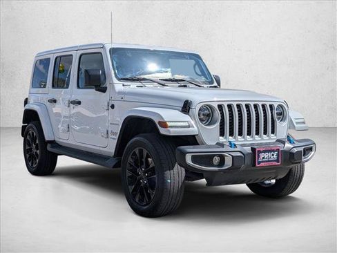Used 2022 Jeep Wrangler Unlimited Sahara w/ Cold Weather Group AWD/4WD image 3