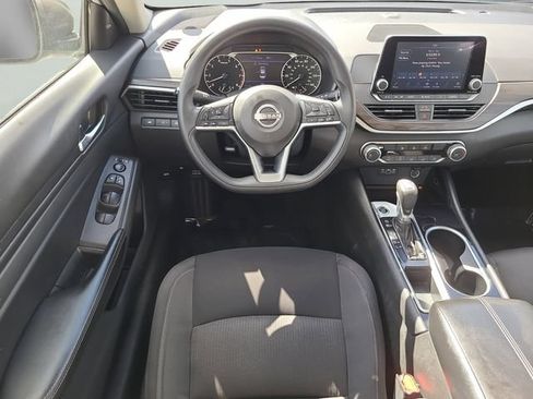 Used 2024 Nissan Altima 2.5 SV FWD image 17
