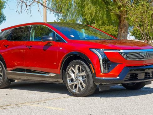 New 2025 Cadillac Optiq Luxury 1 image 6