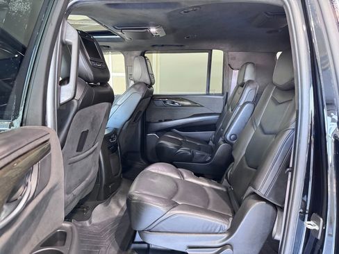Used 2017 Cadillac Escalade ESV Platinum image 10