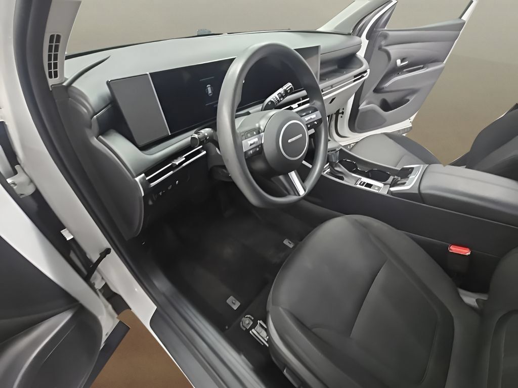 Certified 2025 Hyundai Tucson SEL AWD/4WD image 13