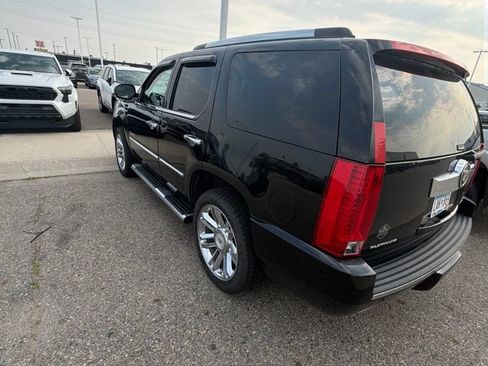 Used 2013 Cadillac Escalade Platinum AWD/4WD image 4