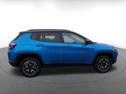 Used 2025 Jeep Compass Trailhawk AWD/4WD image 13