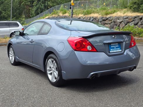 Used 2011 Nissan Altima 2.5 S w/ Convenience Pkg FWD image 3