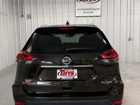 Used 2017 Nissan Rogue SL w/ SL Premium Package image 4