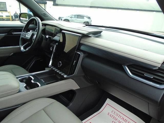 Used 2026 GMC Acadia Elevation w/ Elevation Premium Package AWD/4WD image 24