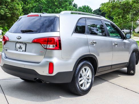 Used 2015 Kia Sorento LX FWD image 12